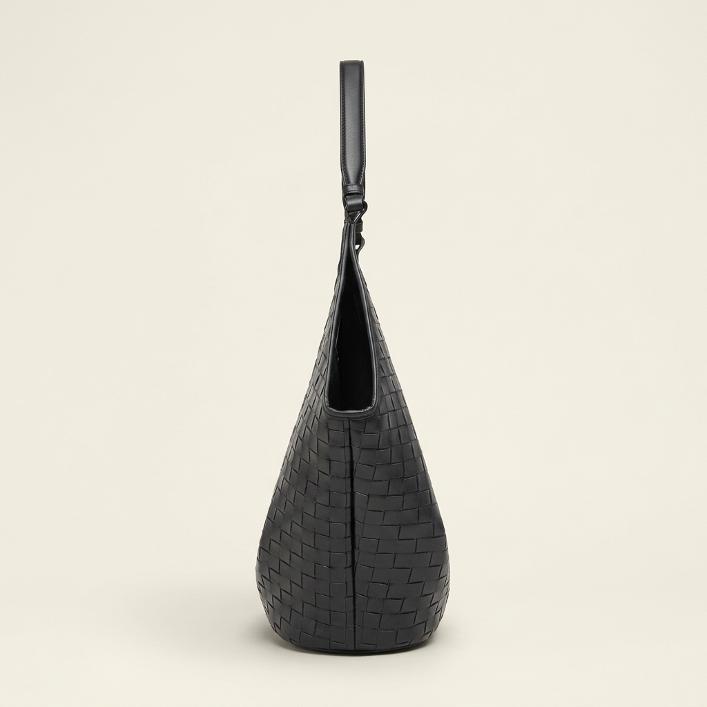 Sac Alba noir, vue de profil sur fond ivoire