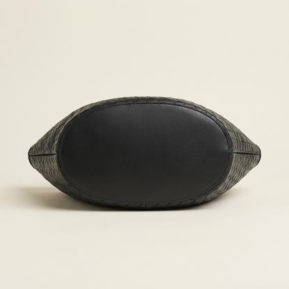 Sac Alba noir, vue du dessous sur fond ivoire
