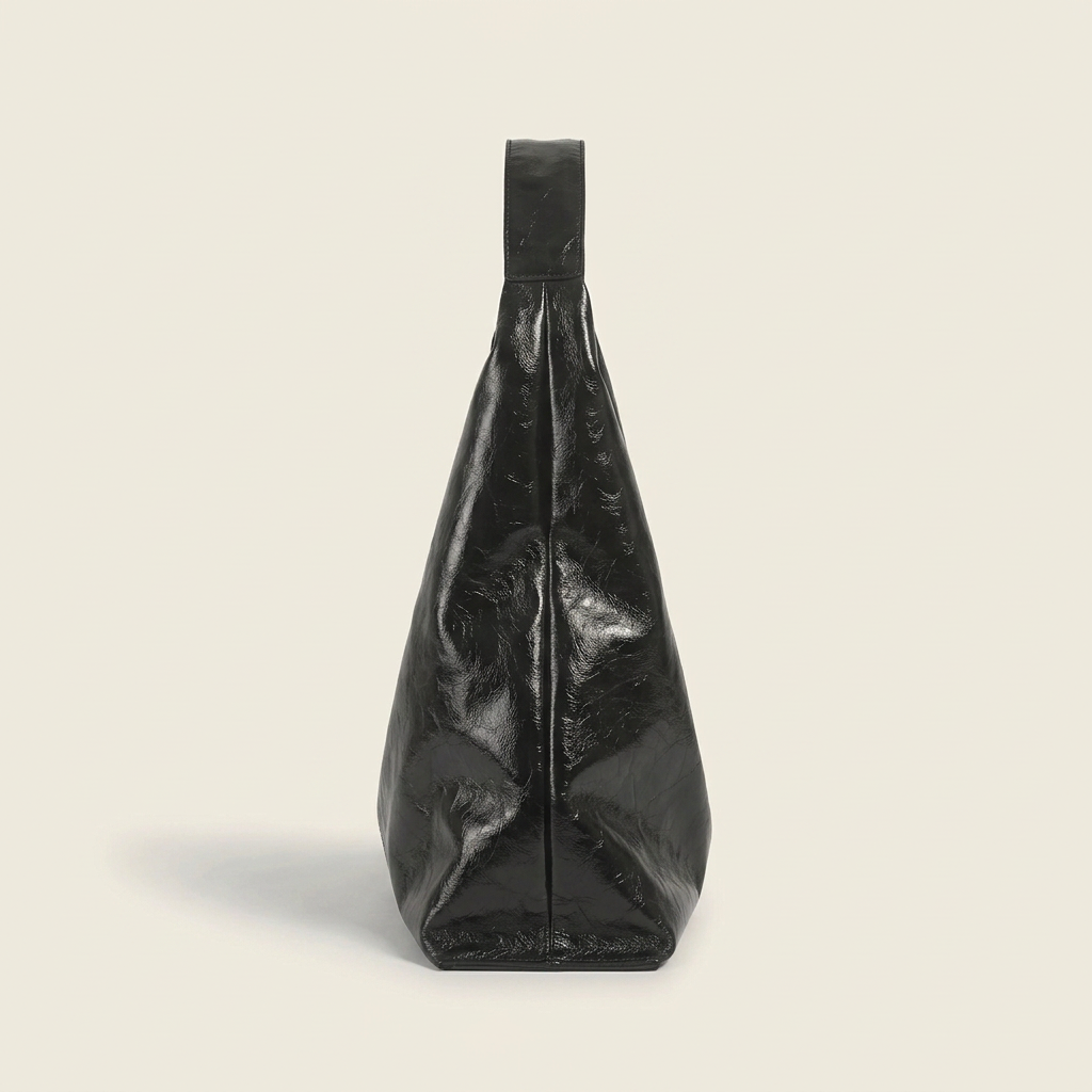 Vue de profil du sac noir